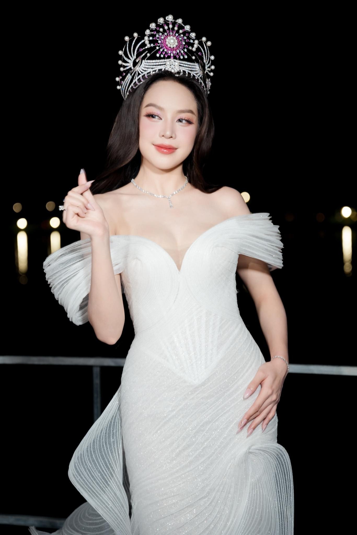 Trước ồn ào bộ đầm tím, Hoa hậu Thanh Thủy từng diện nhiều váy dạ hội đẹp đỉnh - 7