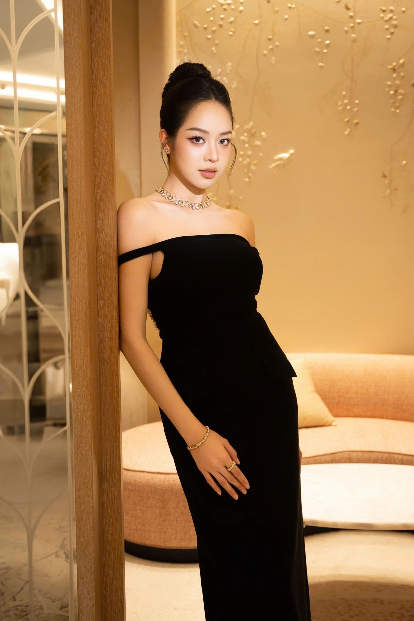 Trước ồn ào bộ đầm tím, Hoa hậu Thanh Thủy từng diện nhiều váy dạ hội đẹp đỉnh - 8