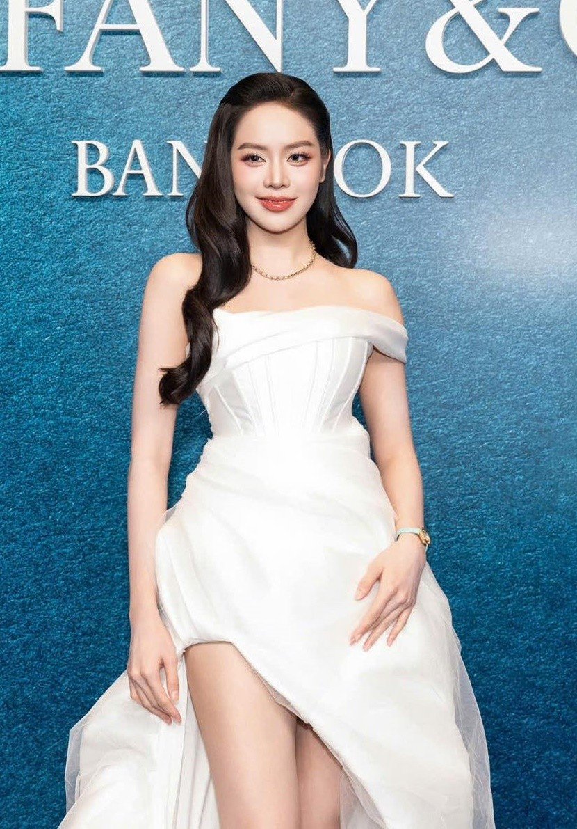 Trước ồn ào bộ đầm tím, Hoa hậu Thanh Thủy từng diện nhiều váy dạ hội đẹp đỉnh - 9