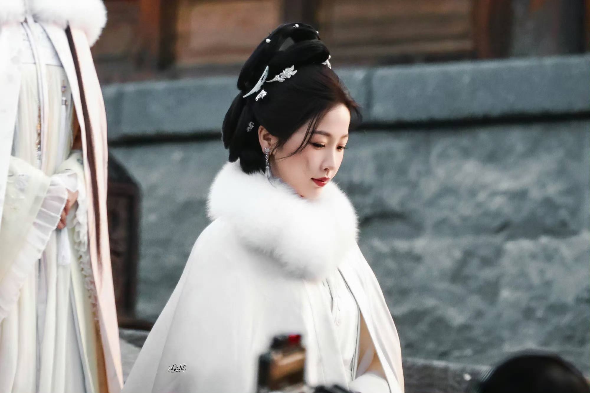 Gọi mỹ nhân này là 