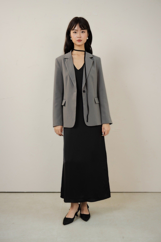 Áo blazer và váy lụa: ranh giới tinh tế giữa gợi cảm và thanh lịch- Ảnh 8.