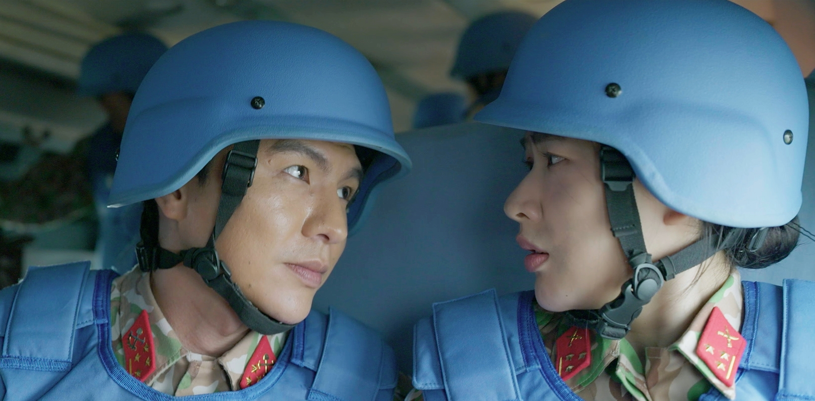 Phim Việt giờ vàng mới chiếu đã được khen hay như Hậu Duệ Mặt Trời, nam chính mặc quân phục là đẹp lên gấp tỷ lần- Ảnh 2.