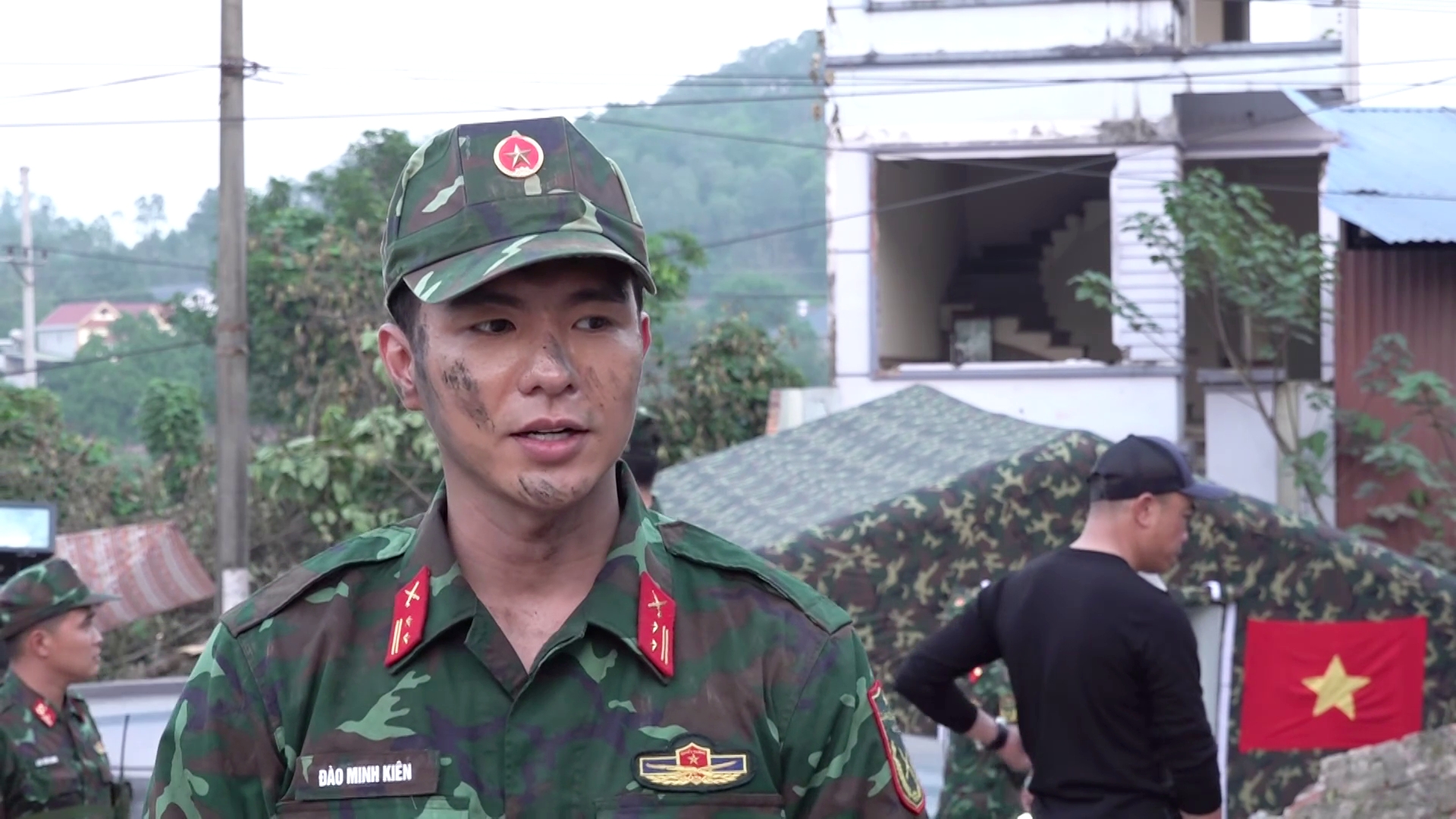 Phim Việt giờ vàng mới chiếu đã được khen hay như Hậu Duệ Mặt Trời, nam chính mặc quân phục là đẹp lên gấp tỷ lần- Ảnh 3.