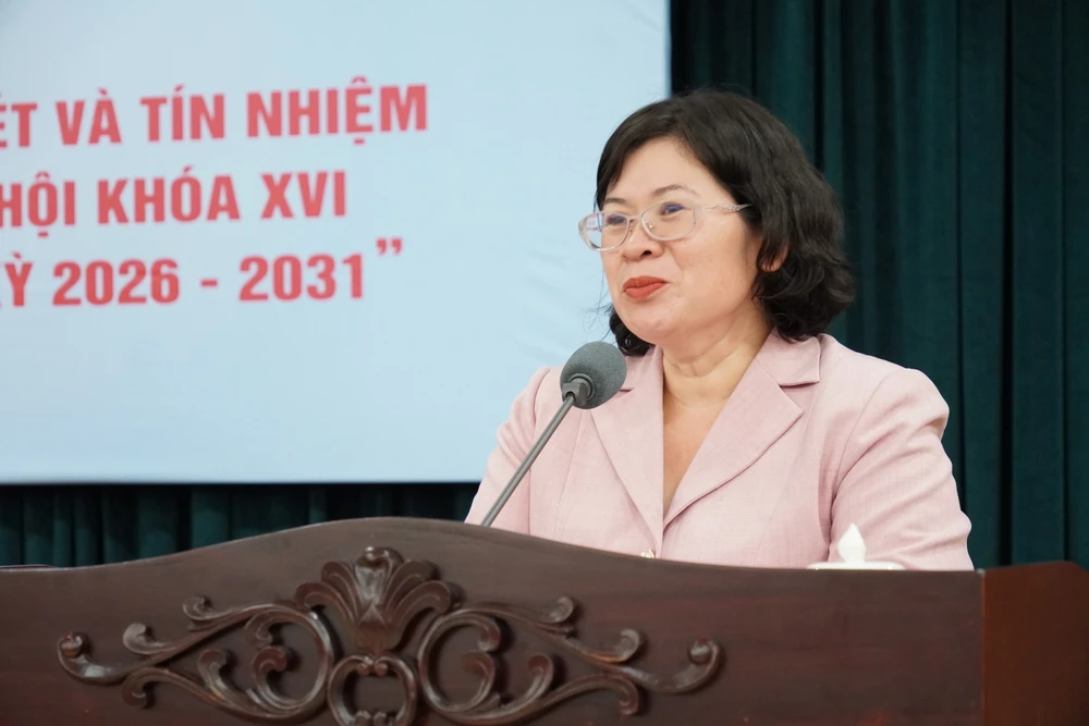 Phó Bí thư Thành ủy TP.HCM Văn Thị Bạch Tuyết yêu cầu phát huy tối đa quyền làm chủ của nhân dân trong việc nhận xét, đánh giá về nhân thân, đạo đức và việc chấp hành pháp luật của ứng cử viên. Ảnh: THANH TUYỀN Bà Văn Thị Bạch Tuyết: Đảm bảo các cá nhân tiêu biểu, đủ sự tín nhiệm của cử tri đưa vào danh sách-cu-tri-bau-cu-DBQH-HDND.JPG