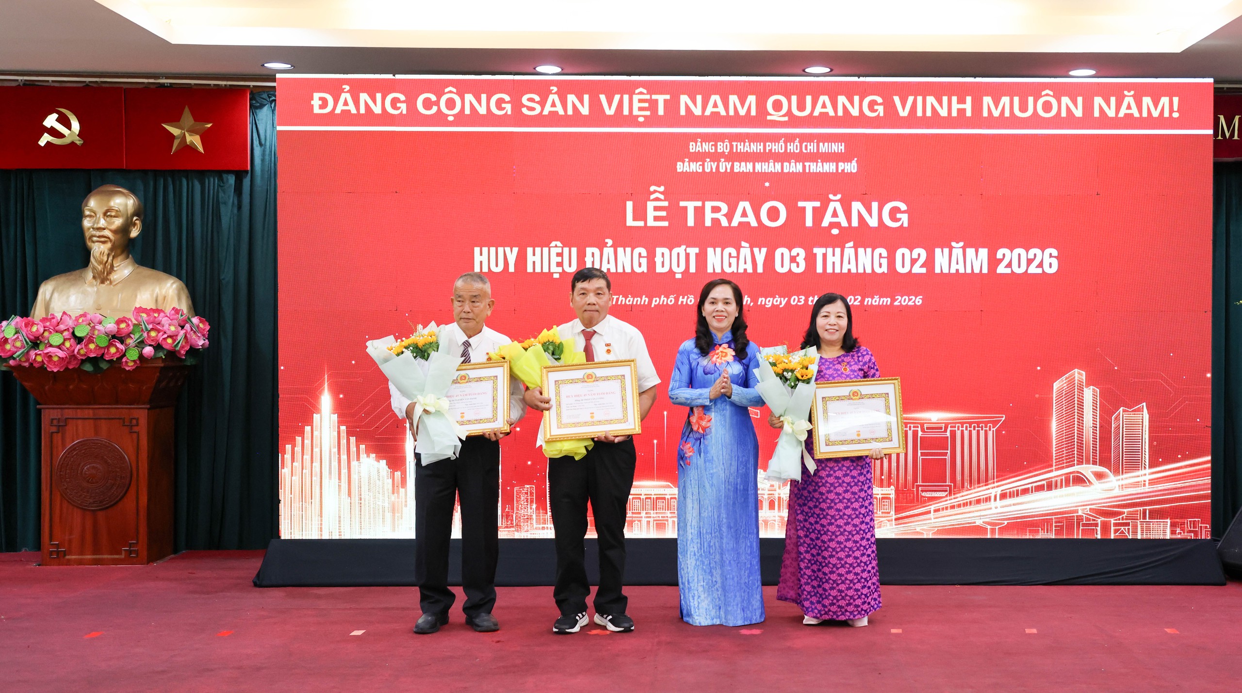 Thông tin nổi bật tại TPHCM ngày 3 - 2: Kết nạp Đảng , bắt giữ tội phạm ma túy - Ảnh 3.