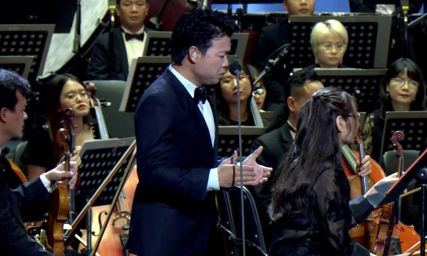 Vũ Thắng Lợi hát 'Hà Nội đêm mùa đông'