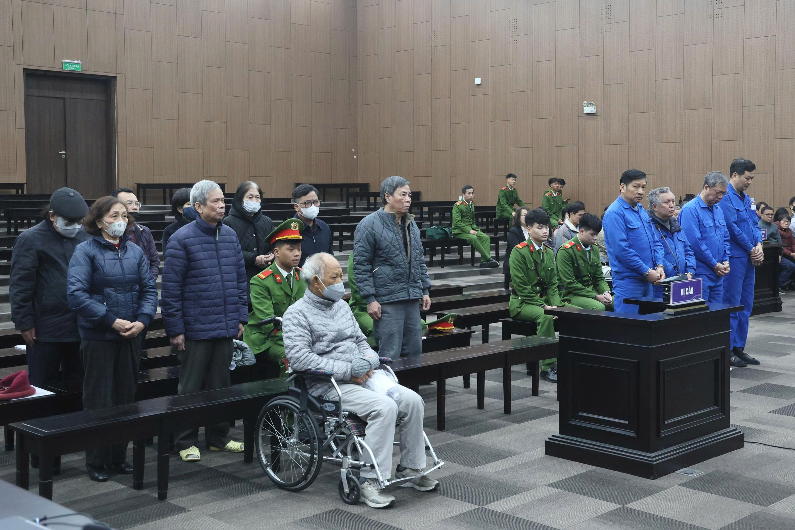 Tòa tháp VICEM 'đắp chiếu'10 năm, cựu tổng giám đốc 73 tuổi bị tuyên 16 năm tù - Ảnh 2.