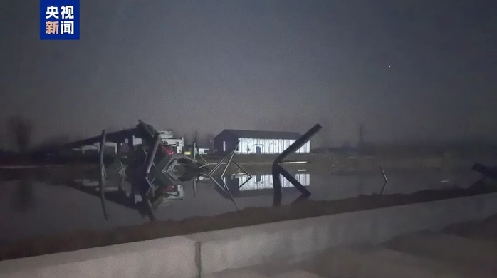 Khoảnh khắc cầu đường sắt 95 m tại Trung Quốc đổ sập không báo trước - Ảnh 3. Khoảnh khắc cầu đường sắt 95 m tại Trung Quốc đổ sập không báo trước - Ảnh 3.