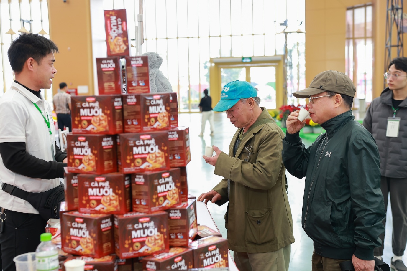 Hàng vạn du khách đổ về VEC trong ngày đầu khai mạc Hội chợ Mùa Xuân 2026- Ảnh 6.