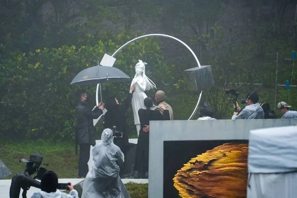 Chồng Từ Hy Viên tạc tượng tưởng nhớ vợ trong lễ giỗ đầu - 2