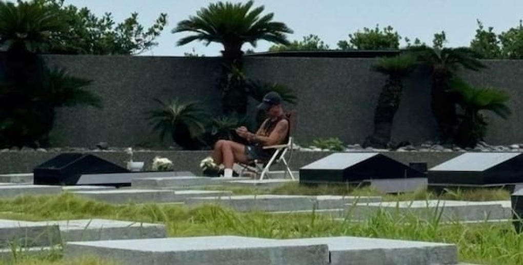 Chồng Từ Hy Viên tạc tượng tưởng nhớ vợ trong lễ giỗ đầu - 4