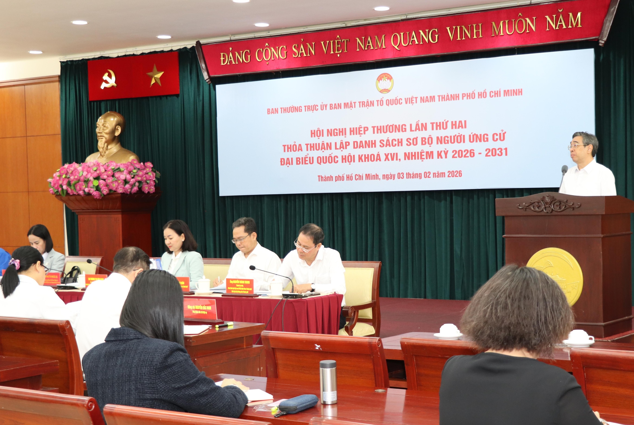 TPHCM công bố danh sách sơ bộ 60 người ứng cử đại biểu Quốc hội khóa XVI - Ảnh 2.