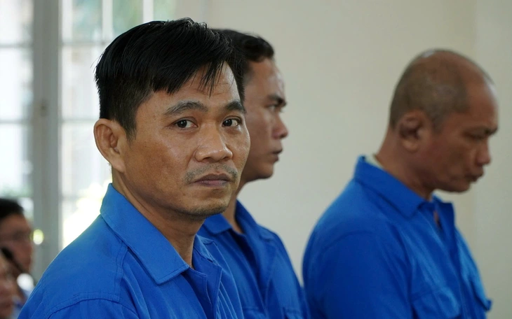 Công an TP.HCM triệt phá đường dây sản xuất xăng RON A95 giả quy mô lớn - Ảnh 4.