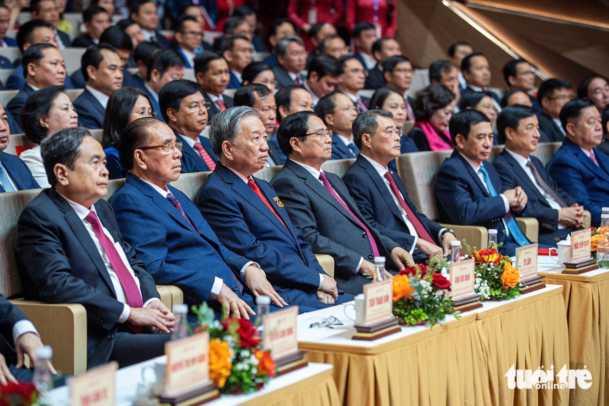 Búa liềm vàng - Ảnh 4.