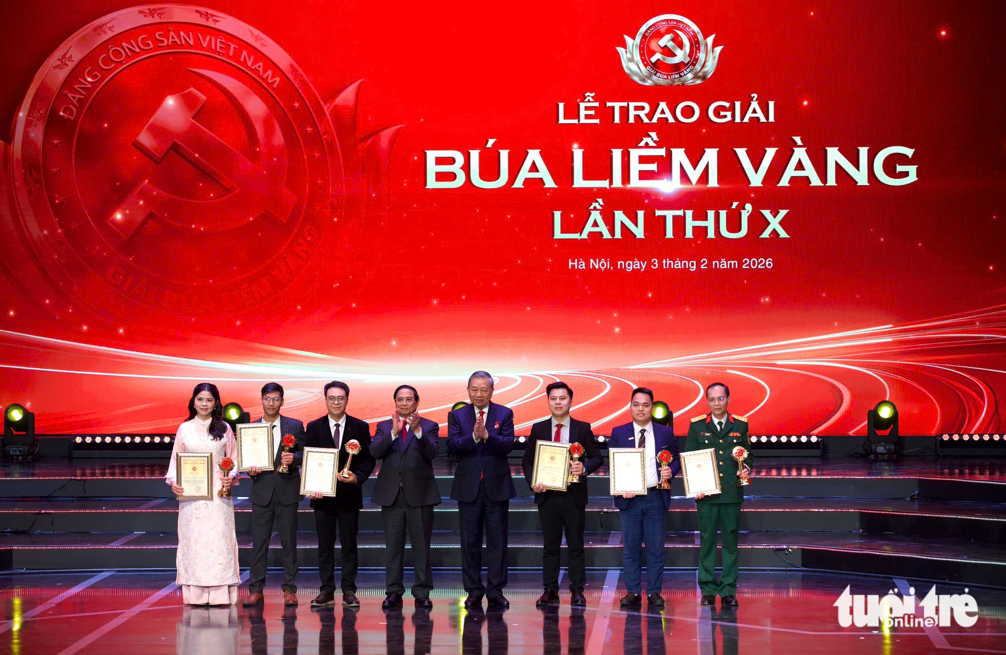 Búa liềm vàng - Ảnh 10.