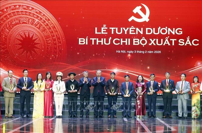 Tổng Bí thư Tô Lâm dự Lễ tuyên dương Bí thư chi bộ xuất sắc và trao giải Búa liềm vàng - Ảnh 4.