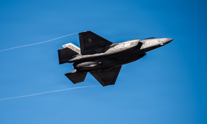 Tiêm kích F-35A Mỹ cất cánh từ căn cứ không quân Luke ở bang Arizona hôm 15/1. Ảnh: USAF