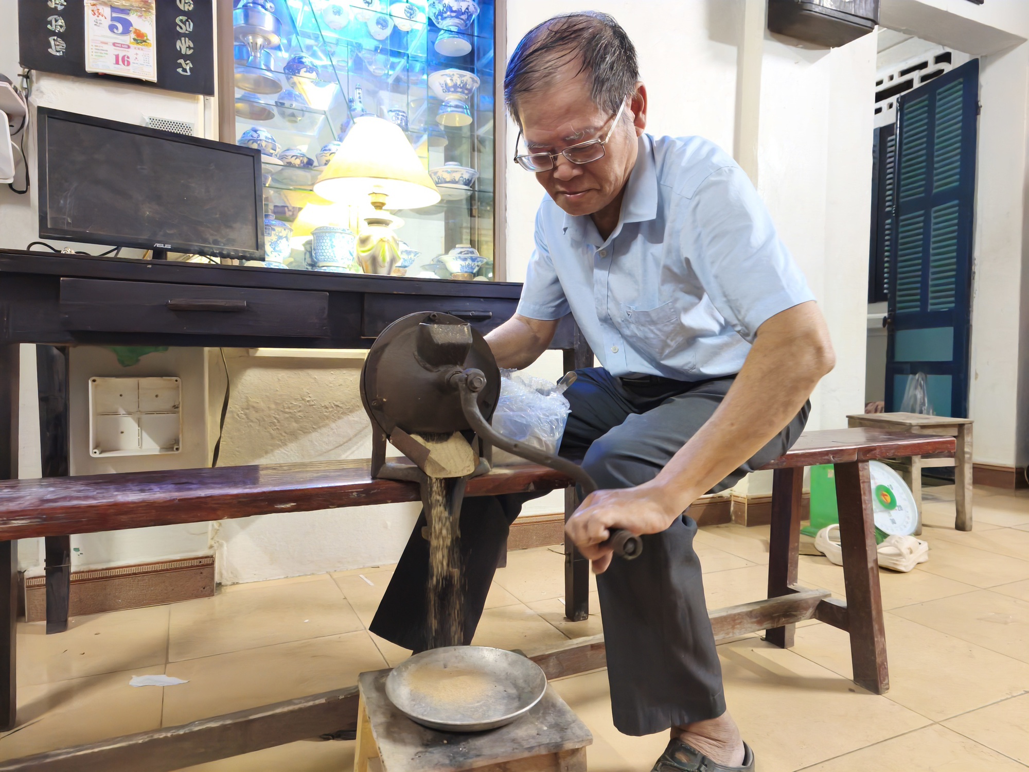 Người giữ bí kíp thuốc nhuộm răng đen- Ảnh 5.