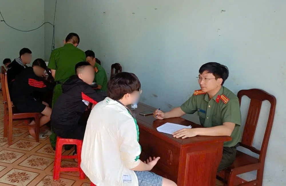 canh-sat-hinh-su (4).png