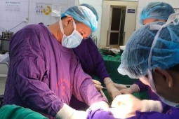 Thủng ruột vì thói quen rất nhiều người Việt mắc