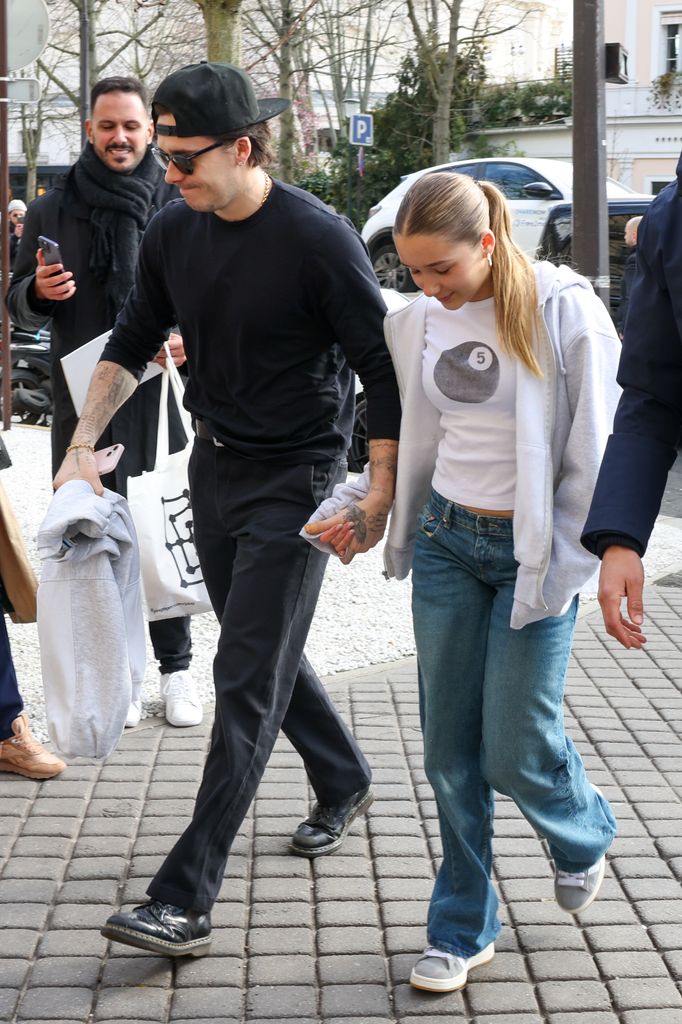 Tiểu thư Harper bị đem ra làm lá chắn cho drama gia đình, Brooklyn Beckham bỗng đi bài 