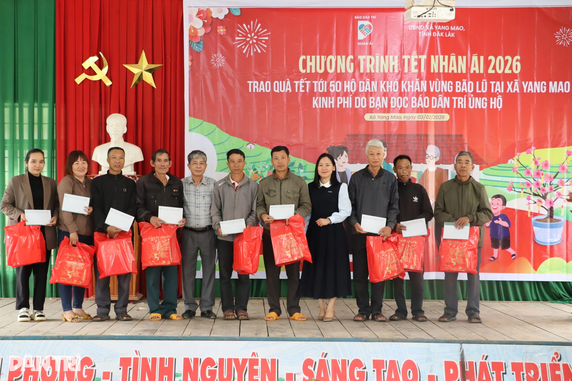 Nhận quà Tết từ Dân trí, bà con rất ấm lòng - 5