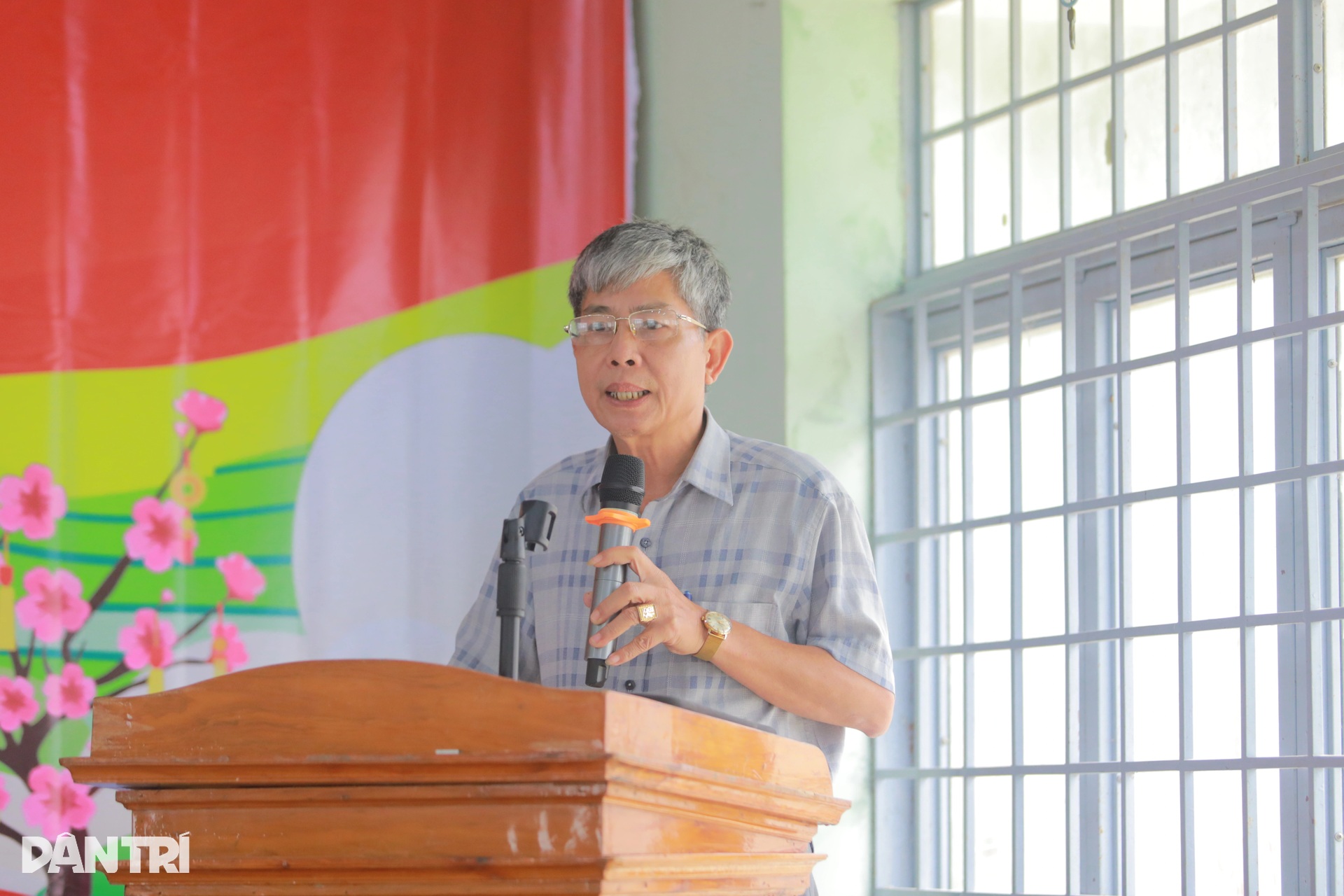 Nhận quà Tết từ Dân trí, bà con rất ấm lòng - 8