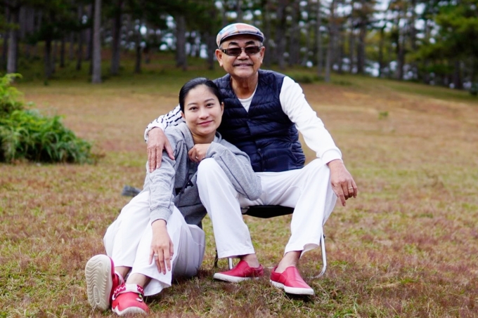 Vợ chồng nghệ sĩ Việt Anh trong chuyến đi Đà Lạt cuối năm 2025. Ảnh: Nhân vật cung cấp