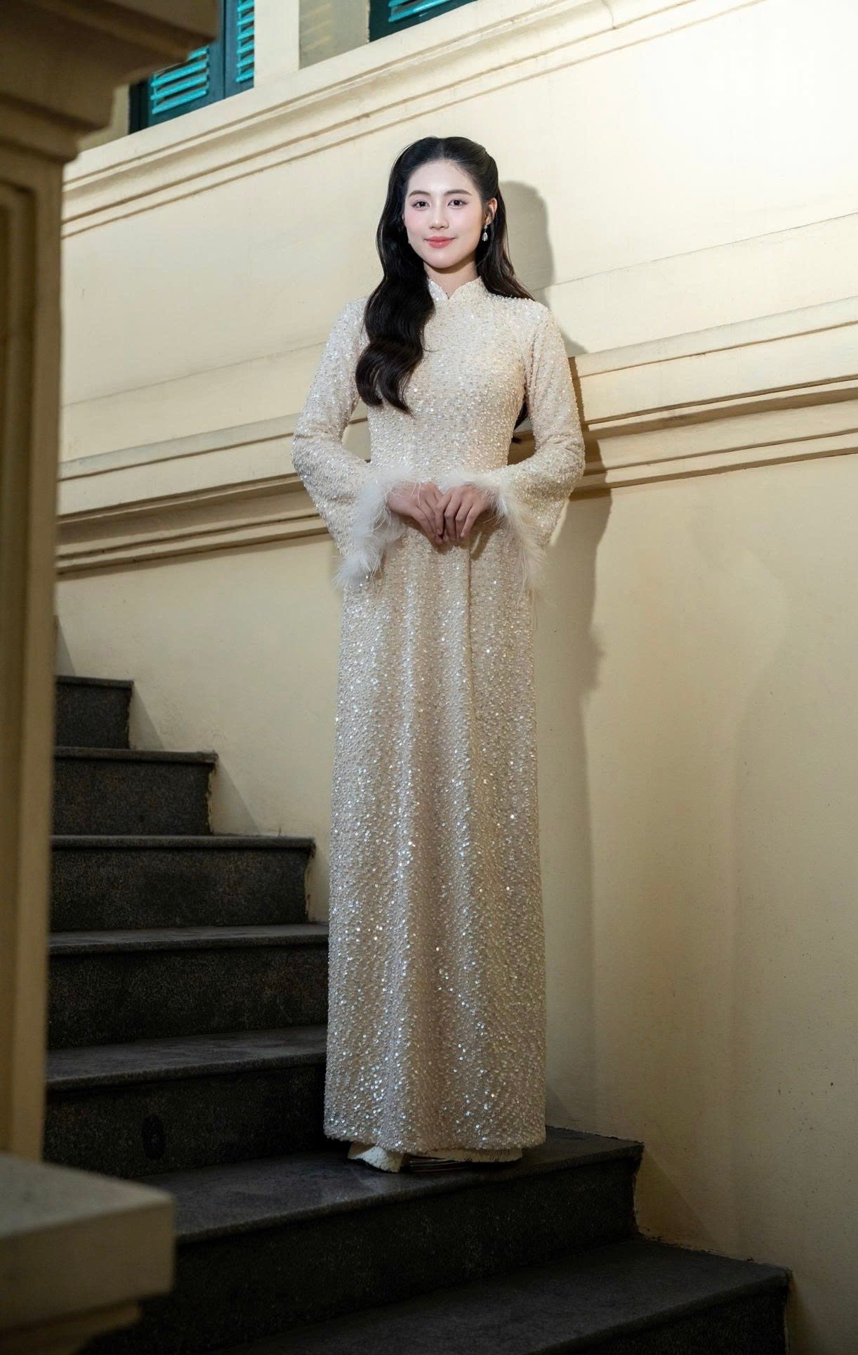 Á hậu Châu Anh cho biết trong nửa năm đương nhiệm, cô được tham gia đồng hành cùng ban tổ chức Hoa hậu Việt Nam trong nhiều chuyến đi từ thiện, xã hội ý nghĩa, giúp đỡ bà con vùng bão lũ. Người đẹp cũng bày tỏ vinh dự khi được đứng trong hàng ngũ diễu hành A80 nhân dịp kỷ niệm 80 năm Cách mạng Tháng Tám và Quốc khánh 2/9. Bên cạnh đó, người đẹp tập trung cho công việc học tập tại Học viện Âm nhạc quốc gia Việt Nam. Châu Anh nói sau khi kết thúc nhiệm kỳ, cô dự định tiếp tục học cao hơn trong lĩnh vực nghệ thuật, âm nhạc. Người đẹp nói sẵn sàng thử sức với lĩnh vực giải trí nếu có cơ hội. Trước đó, Châu Anh gây ấn tượng với công chúng qua nhiều tài lẻ như múa, hát, chơi đàn piano.