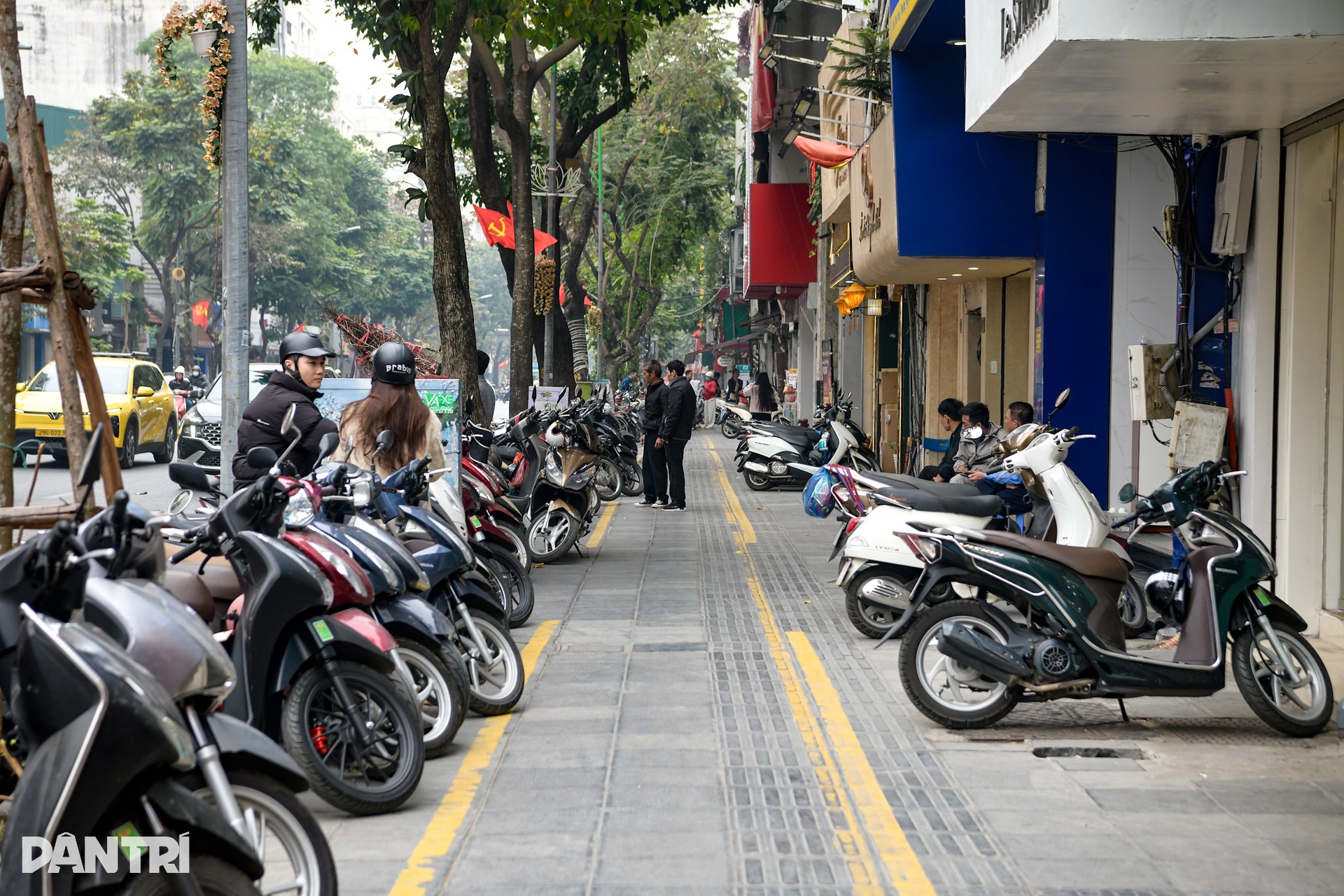 Cảnh trái ngược ở nơi có và không camera AI soi lỗi lấn chiếm vỉa hè - 3