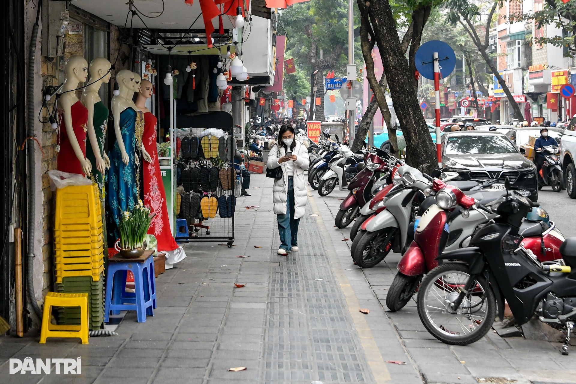 Cảnh trái ngược ở nơi có và không camera AI soi lỗi lấn chiếm vỉa hè - 4
