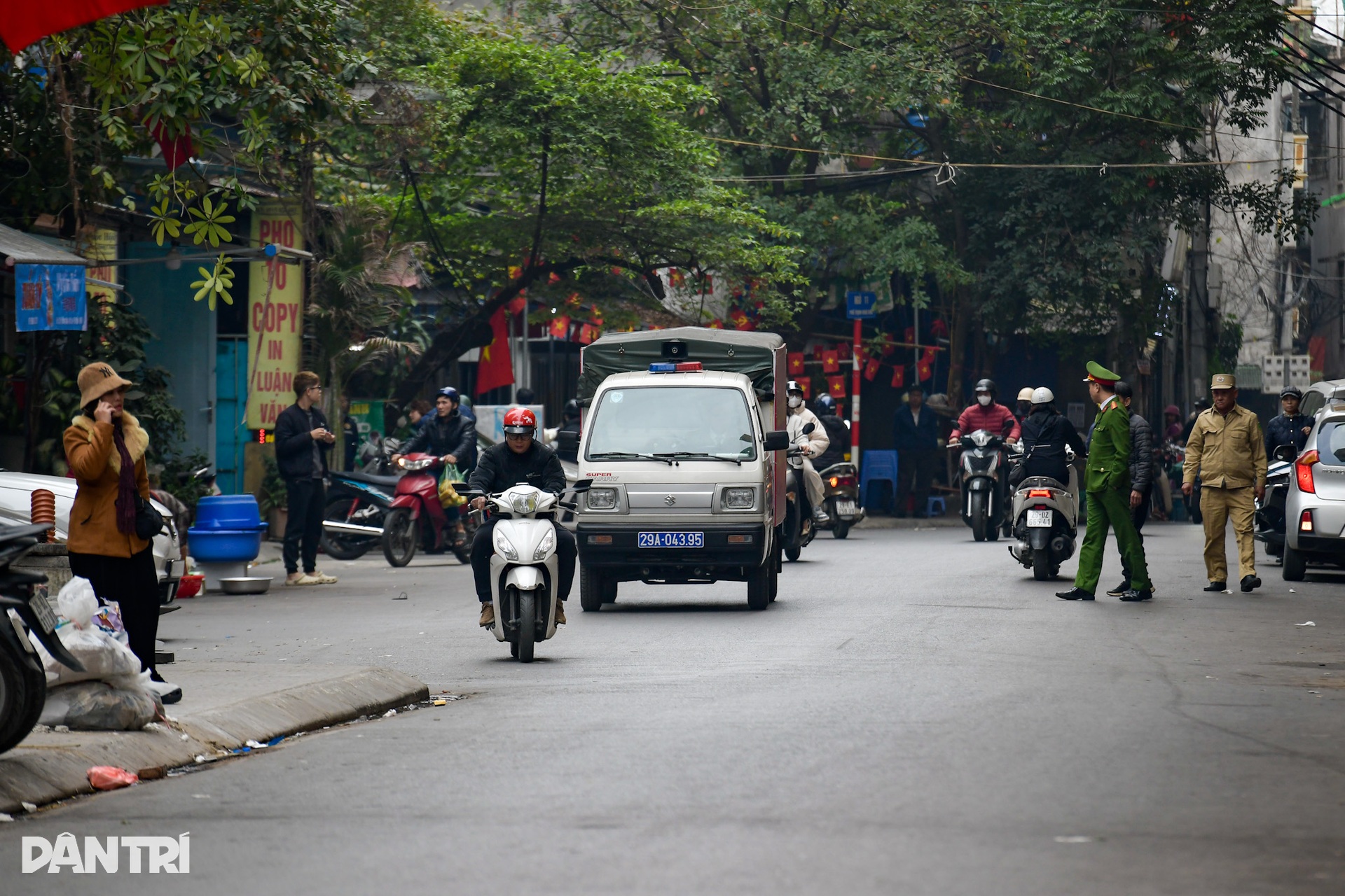 Cảnh trái ngược ở nơi có và không camera AI soi lỗi lấn chiếm vỉa hè - 10