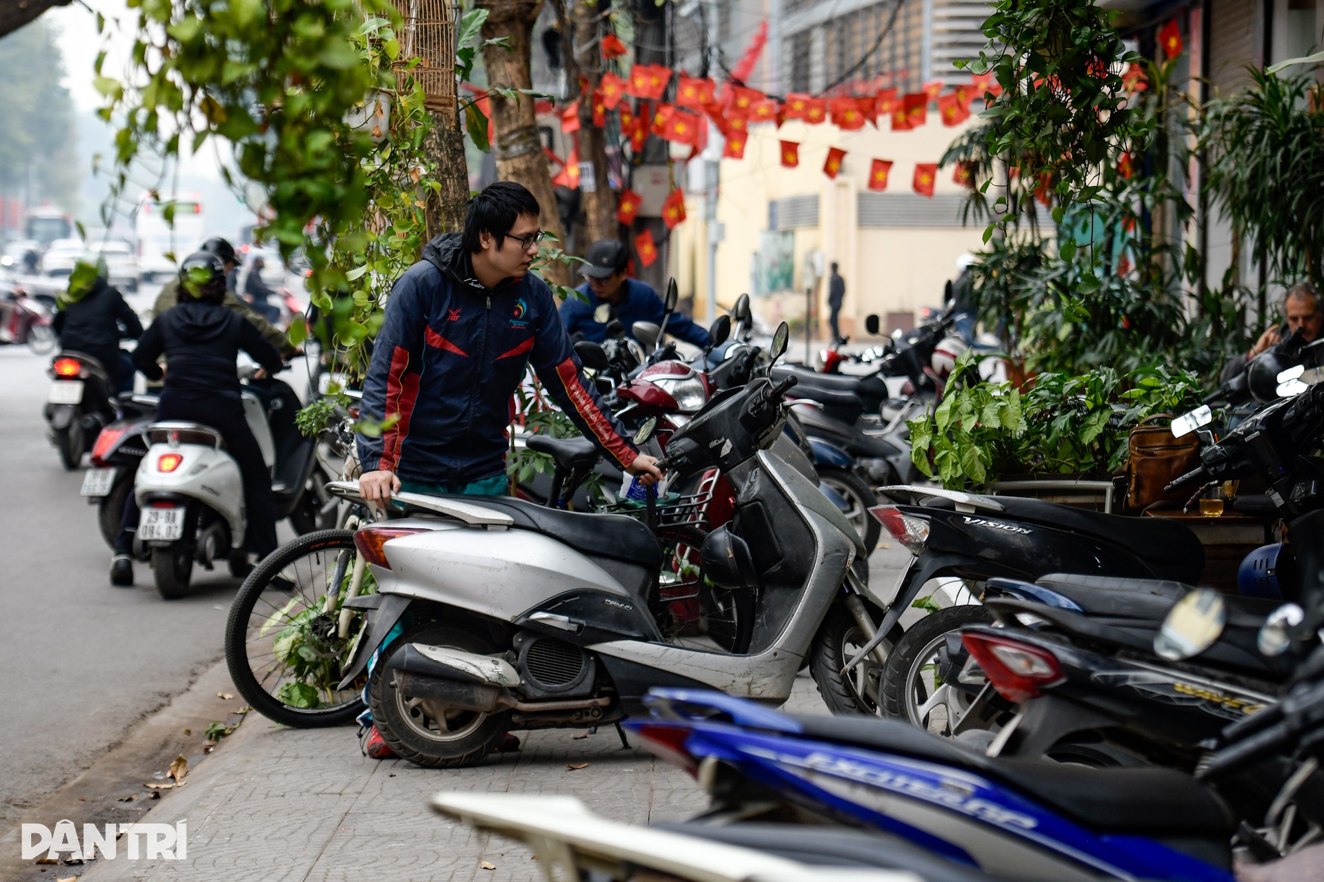 Cảnh trái ngược ở nơi có và không camera AI soi lỗi lấn chiếm vỉa hè - 12