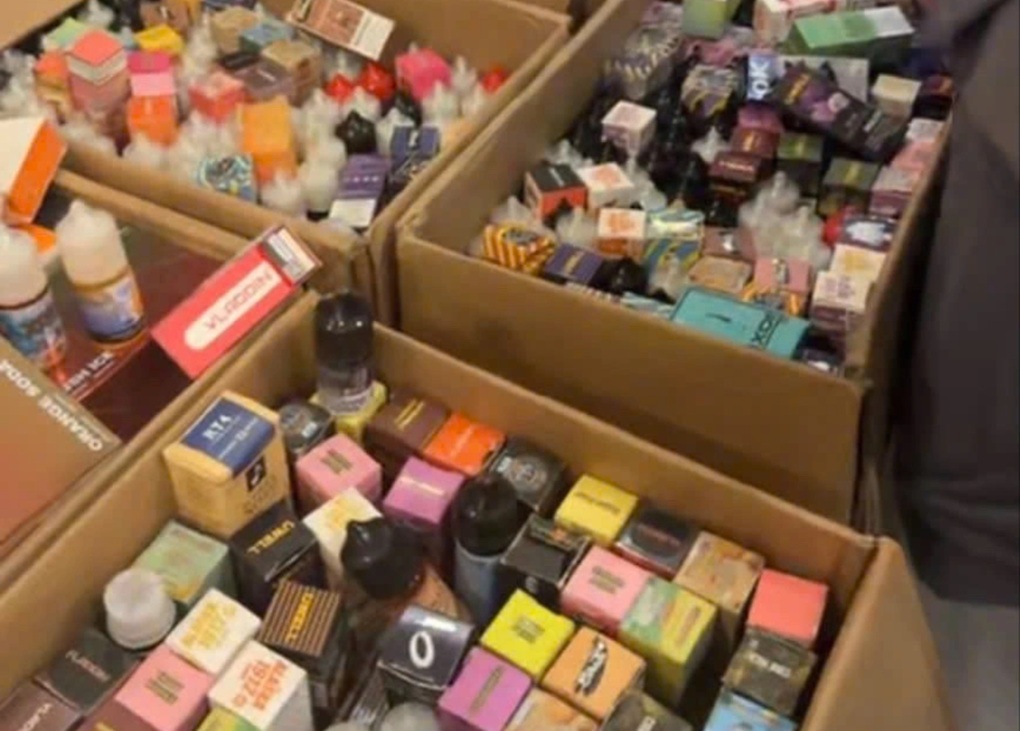 Căn phòng bí mật của trùm buôn thuốc lá điện tử ở TPHCM - 2