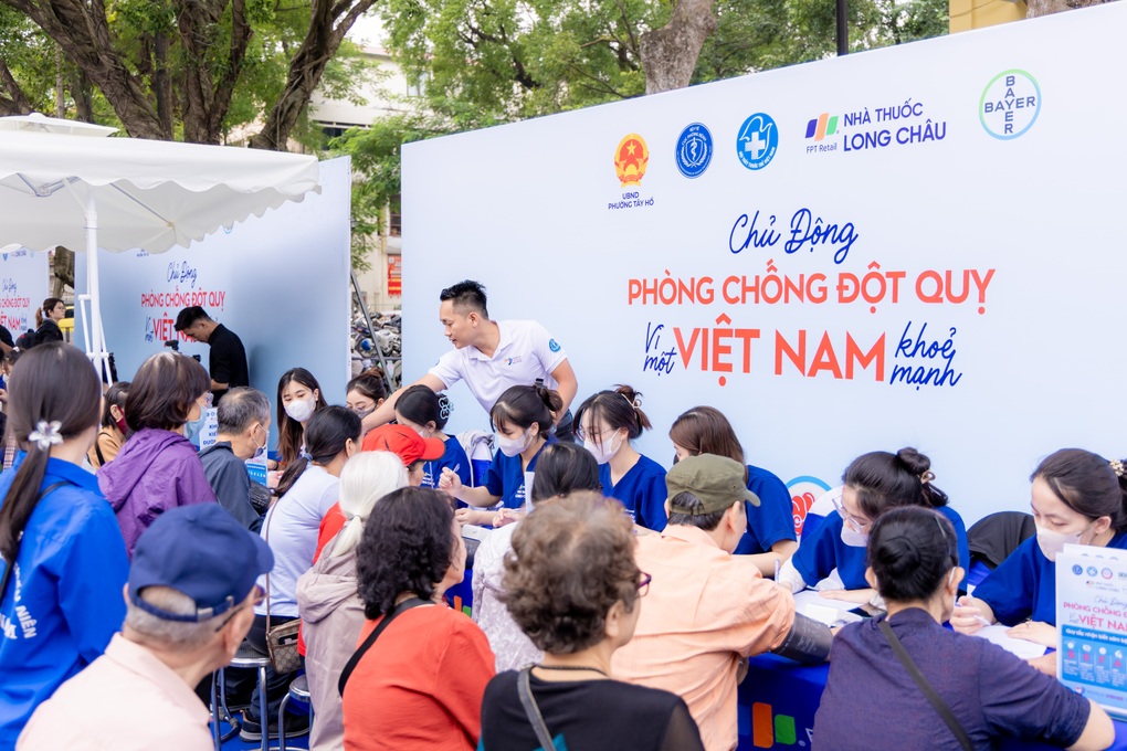 Long Châu và Bayer phối hợp Bộ Y tế triển khai chương trình phòng chống đột quỵ - 5