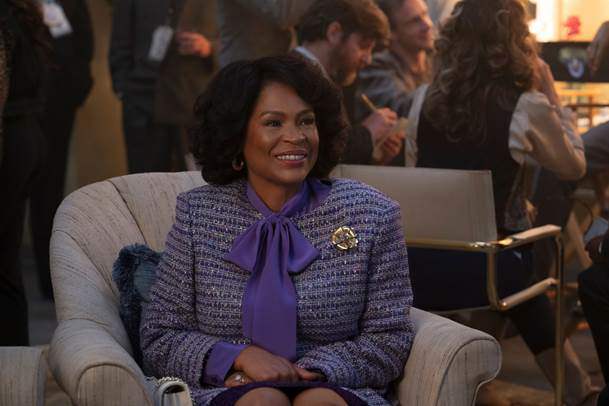 Nia Long trong vai Katherine Jackson, mẹ của cố nghệ sĩ đại tài. Ảnh: NSX