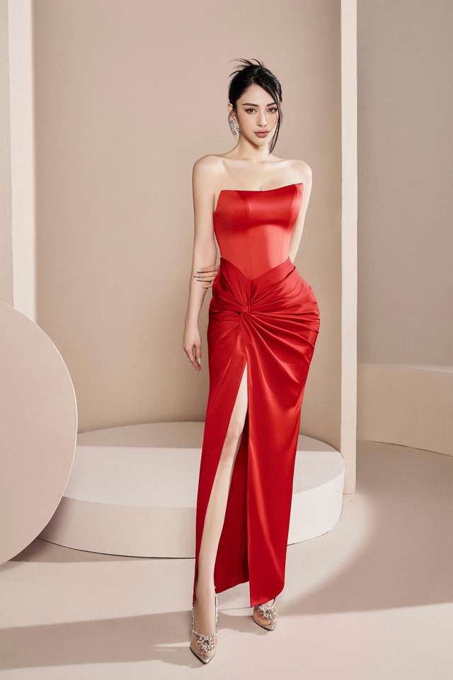 Váy body và phụ kiện đính đá tôn vẻ đẹp kiều diễm - Ảnh 3.