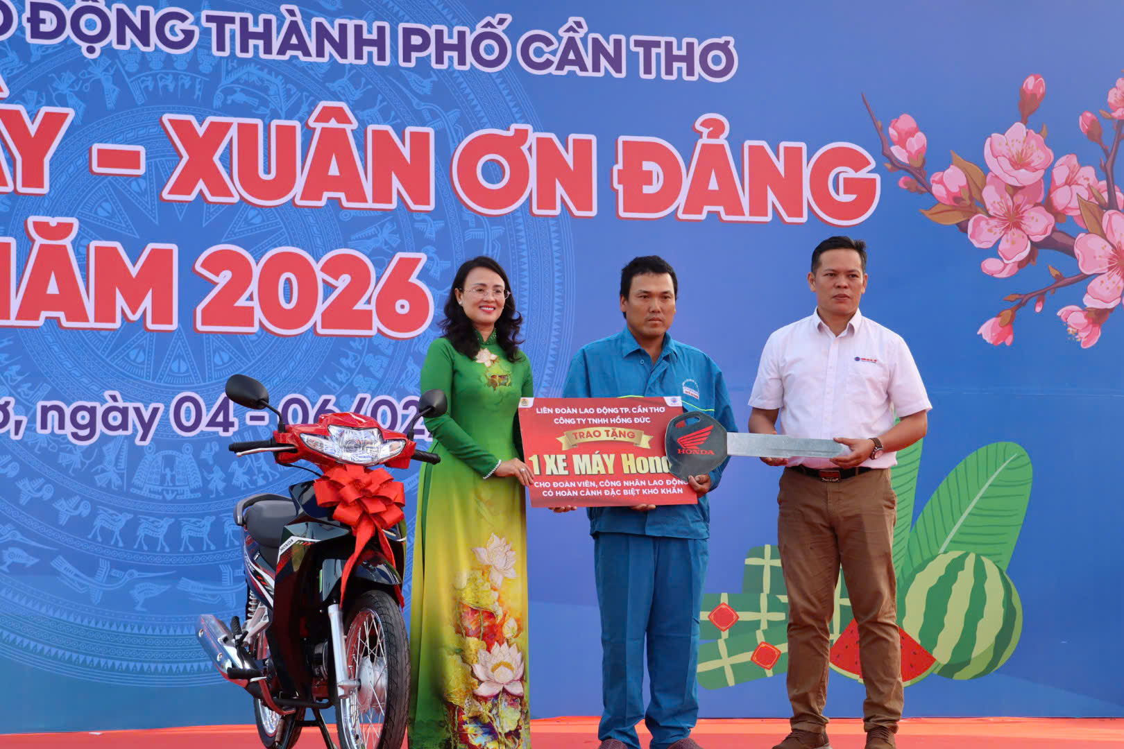 LĐLĐ TP Cần Thơ tặng 20.000 suất quà Tết đến đoàn viên, người lao động - Ảnh 5.