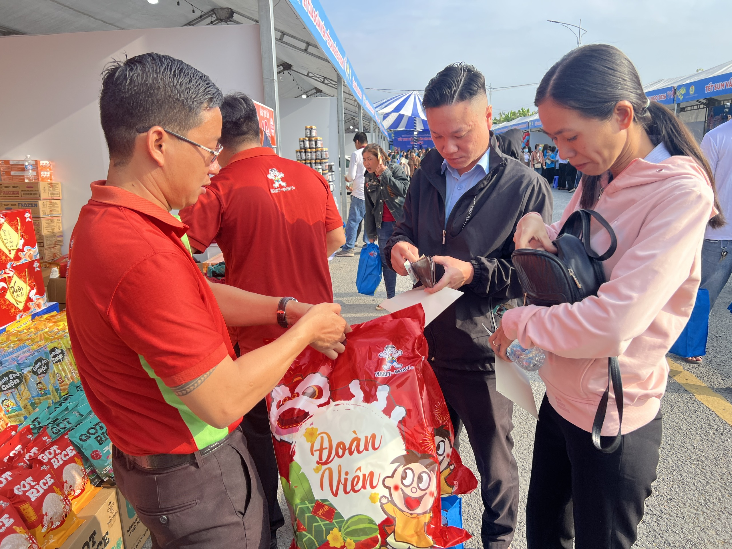 LĐLĐ TP Cần Thơ tặng 20.000 suất quà Tết đến đoàn viên, người lao động - Ảnh 8.