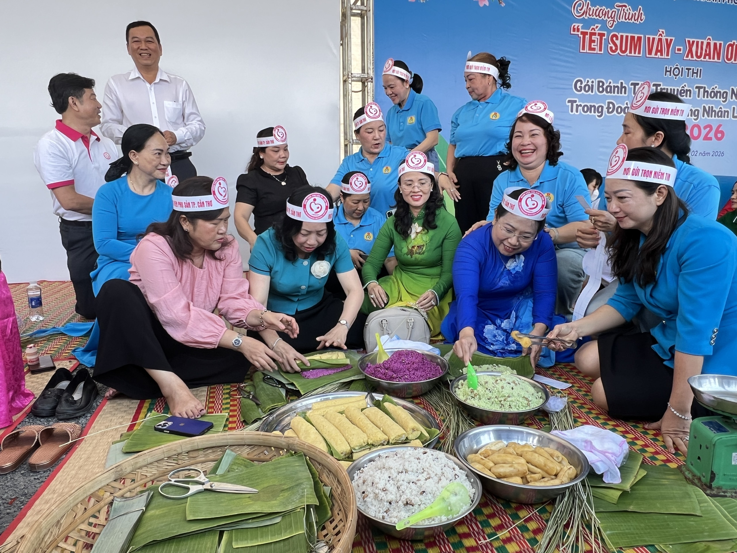 LĐLĐ TP Cần Thơ tặng 20.000 suất quà Tết đến đoàn viên, người lao động - Ảnh 9.