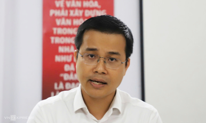 Ông Lê Hoàng Khởi, Phó tổng giám đốc Công ty cổ phần Đầu tư và Kinh doanh nhà Khang Điền, tại buổi làm việc tại Sở Văn hóa và Thể thao TP HCM, trưa 4/12. Ảnh: Lê Tuyết