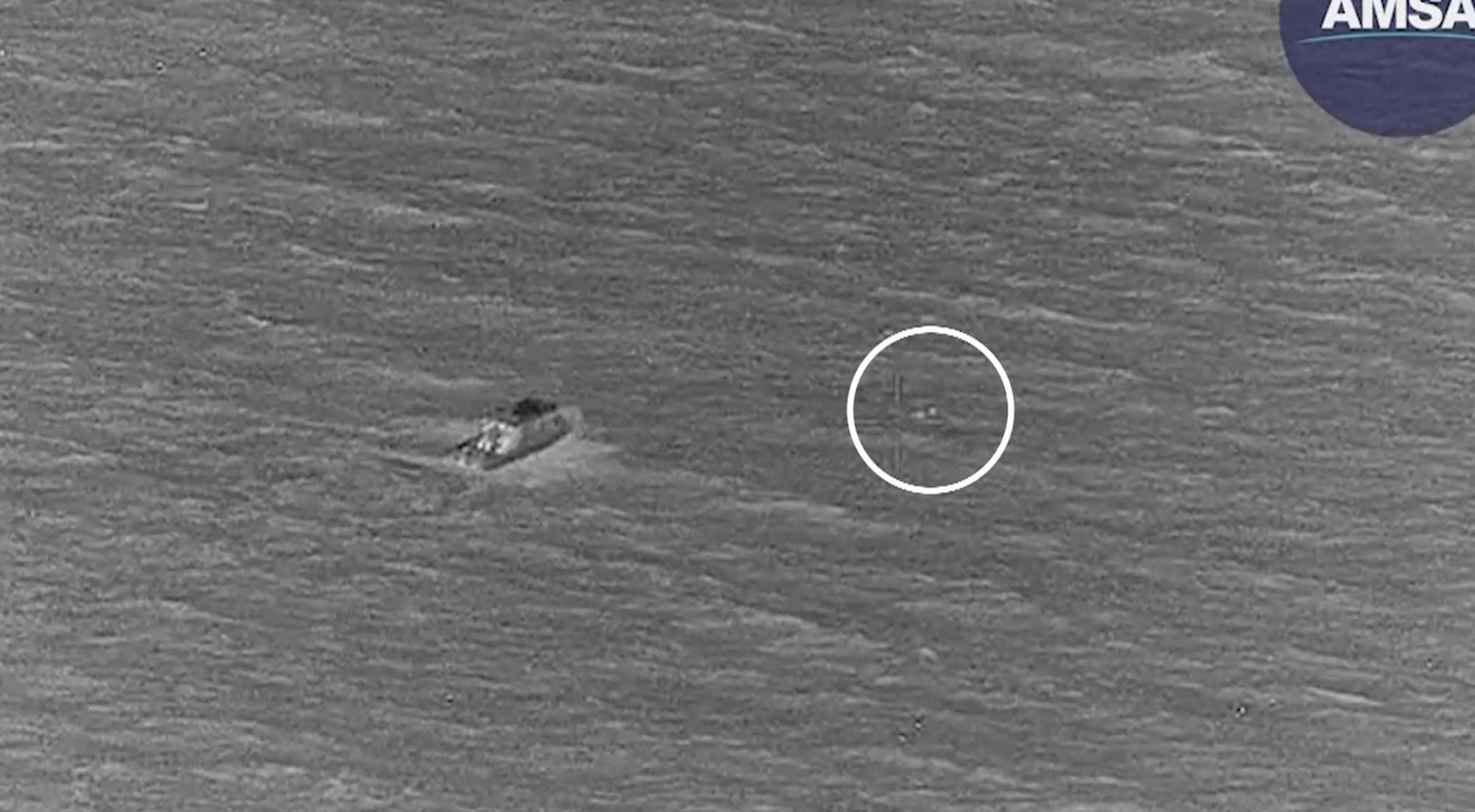 Cả thế giới sửng sốt trước câu chuyện cậu bé 13 tuổi bơi hơn 4km vượt dòng “nghẹt thở” để cứu sống cả gia đình- Ảnh 3.