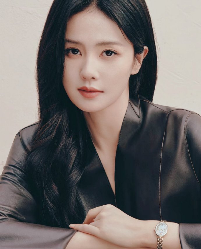 1770191118 338 Dap hop qua Tet soi dang cap sao Cbiz Tieu