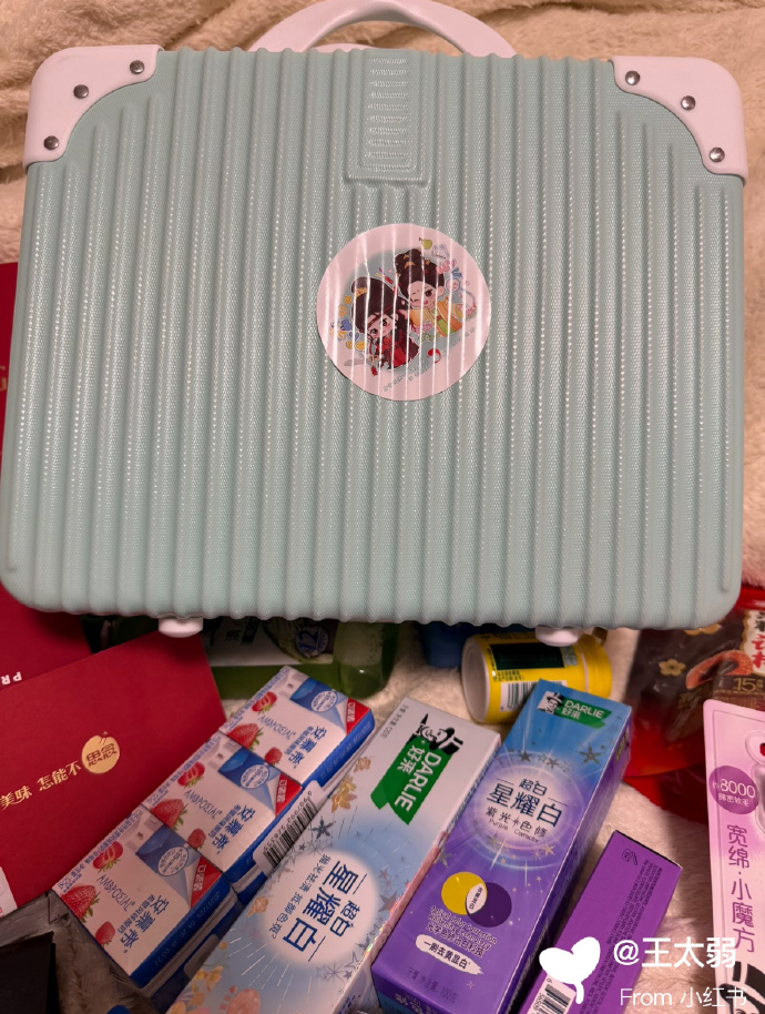 1770191120 897 Dap hop qua Tet soi dang cap sao Cbiz Tieu