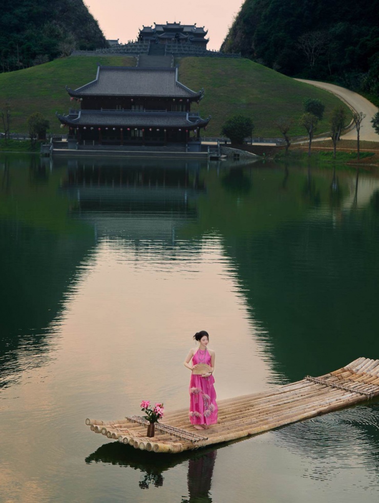 Thung Ui là nơi bảo tồn và phát huy giá trị của hành cung Hoa Lư xưa với việc tái hiện cuộc sống của người Việt thế kỷ X. 