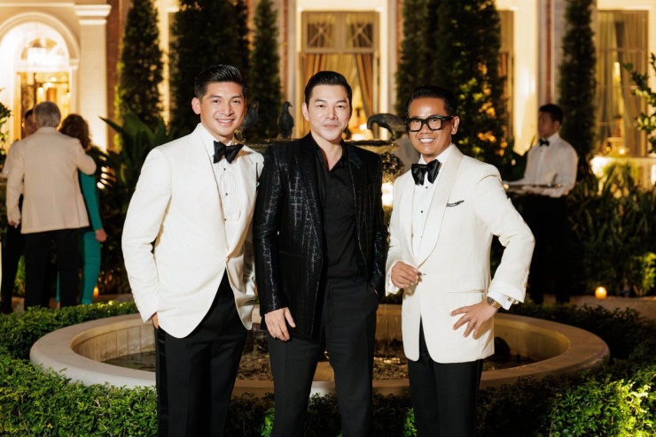 Diễn viên Trần Bảo Sơn chọn chất liệu đa dạng để sắc đen không nhàm chán.