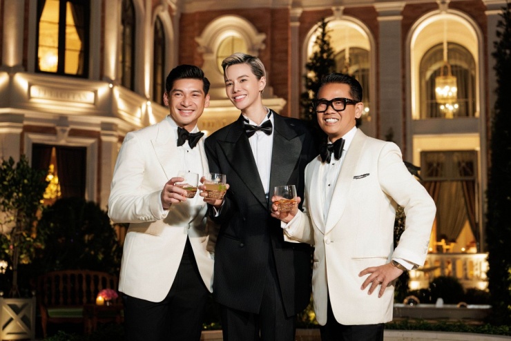 Người mẫu Hà Kino chọn phong cách menswear mạnh mẽ.