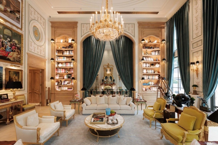 Mang phong cách cổ điển, mọi chi tiết nội thất đều là thiết kế cao cấp nhập khẩu châu Âu, khiến chi phí hoàn thiện ngôi nhà lên đến hàng triệu USD.