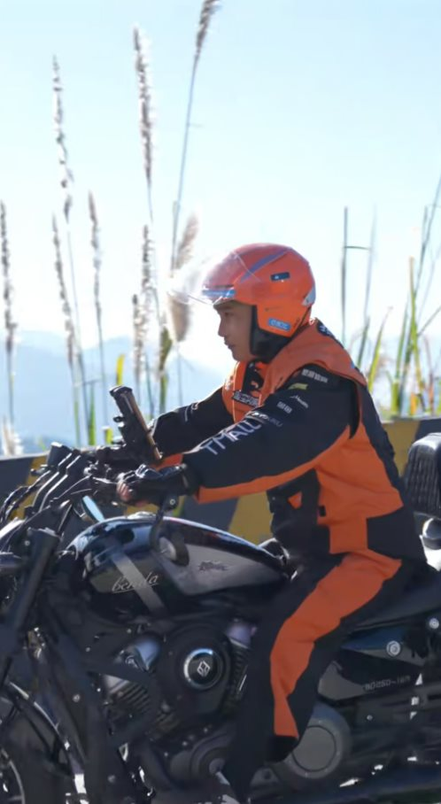 Shipper cô đơn nhất Trung Quốc: 24 tuổi chạy 200 đơn/ngày, một mình gánh cả vùng viễn biên, thu nhập vượt xa đồng nghiệp- Ảnh 5.