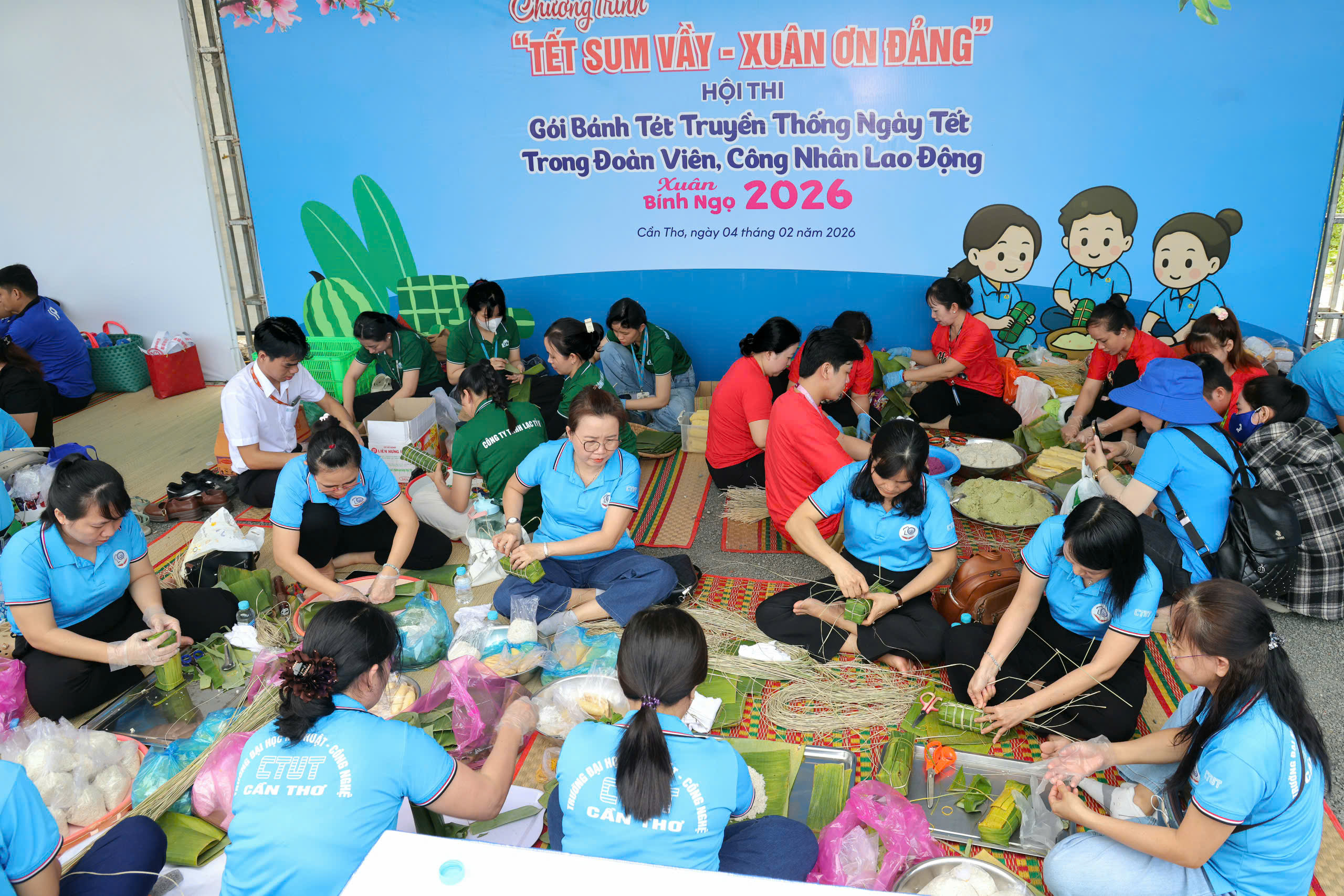 Cần Thơ khai mạc Chợ Tết công đoàn, tặng 20.000 phần quà Tết cho công nhân - Ảnh 2.